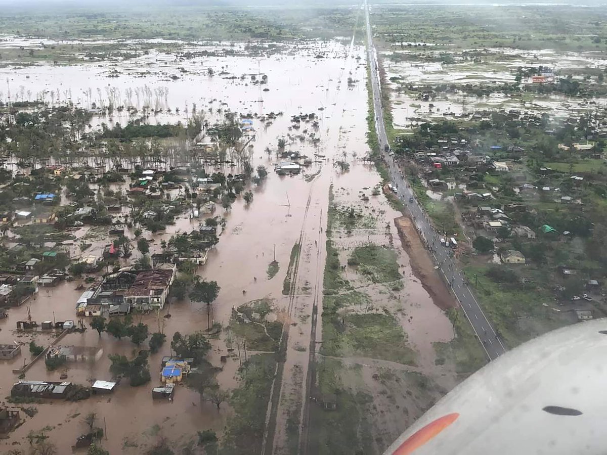 Williamz902's tweet photo. Spare a thought for #Beira. It's almost completely destroyed and looking like a war zone. 90% of the houses don't have a roof, no water, power or communications. Worst disaster in the history of the city. Moz saying death toll may surpass 1000. Most of the city evacuated. https://t.co/Dnu64zTAYk