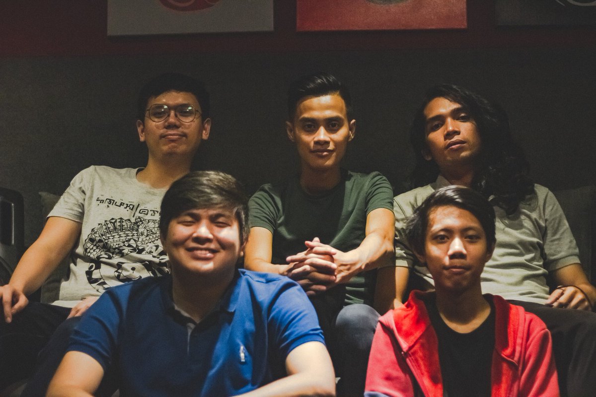 hindi magkasundo kung seryoso o wacky o chill pose hahaha

thus the random expressions 😂