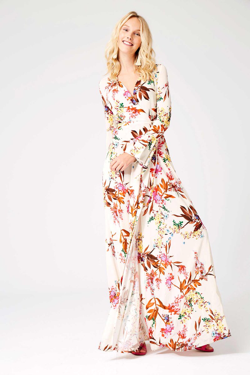 Nos habéis preguntado un montón por este vestido... ¡ya está disponible en nuestras tiendas y en la web!
#dolorespromesas #vestidos #heaven