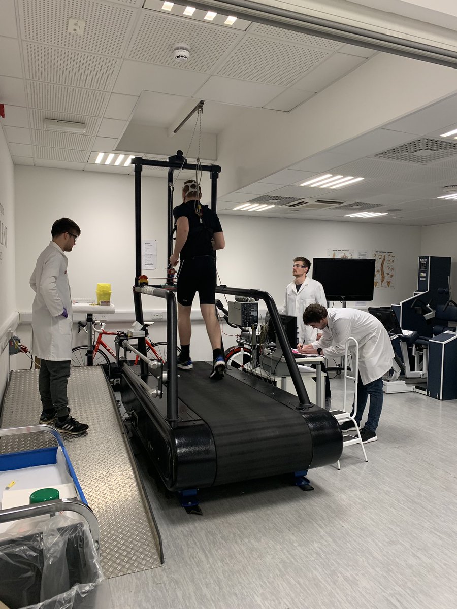Lee_A_Bridgeman's tweet photo. 3rd year @solentuni sports science students @JedWebber @TomDickinson7 @Ben_Harwood17 running a VO2max/LT test this afternoon #physiologyinpractice https://t.co/A6UkGYy7TF