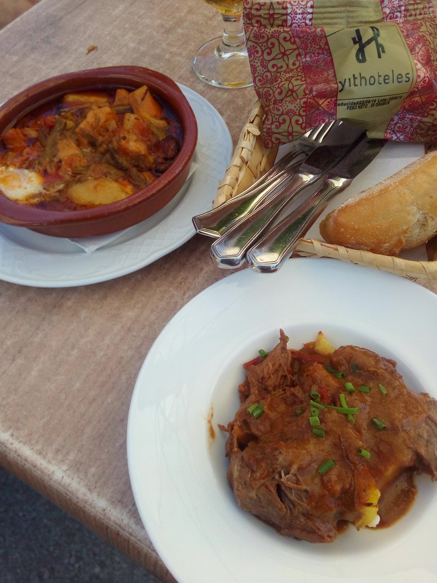 bad_guy_movie's tweet photo. Venteras y Carrillada con patatas a la crema en @yithoteles Hotel Vereda Real #SaboreaValencina #ValencinaC https://t.co/vJOJWs5lIB