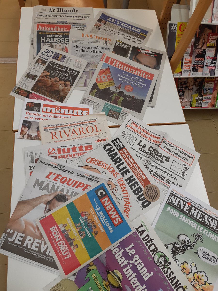 ClgPhilCannes's tweet photo. Le collège participe à la semaine de la presse #SPME2019. Exposition sur le dessin de presse de  @CartooningPeace, séances pédagogiques et débats, atelier radio pour les 5°2 et 4°1.  #EducMediasInfo @AcademieNice https://t.co/Yqbi6CgwMu