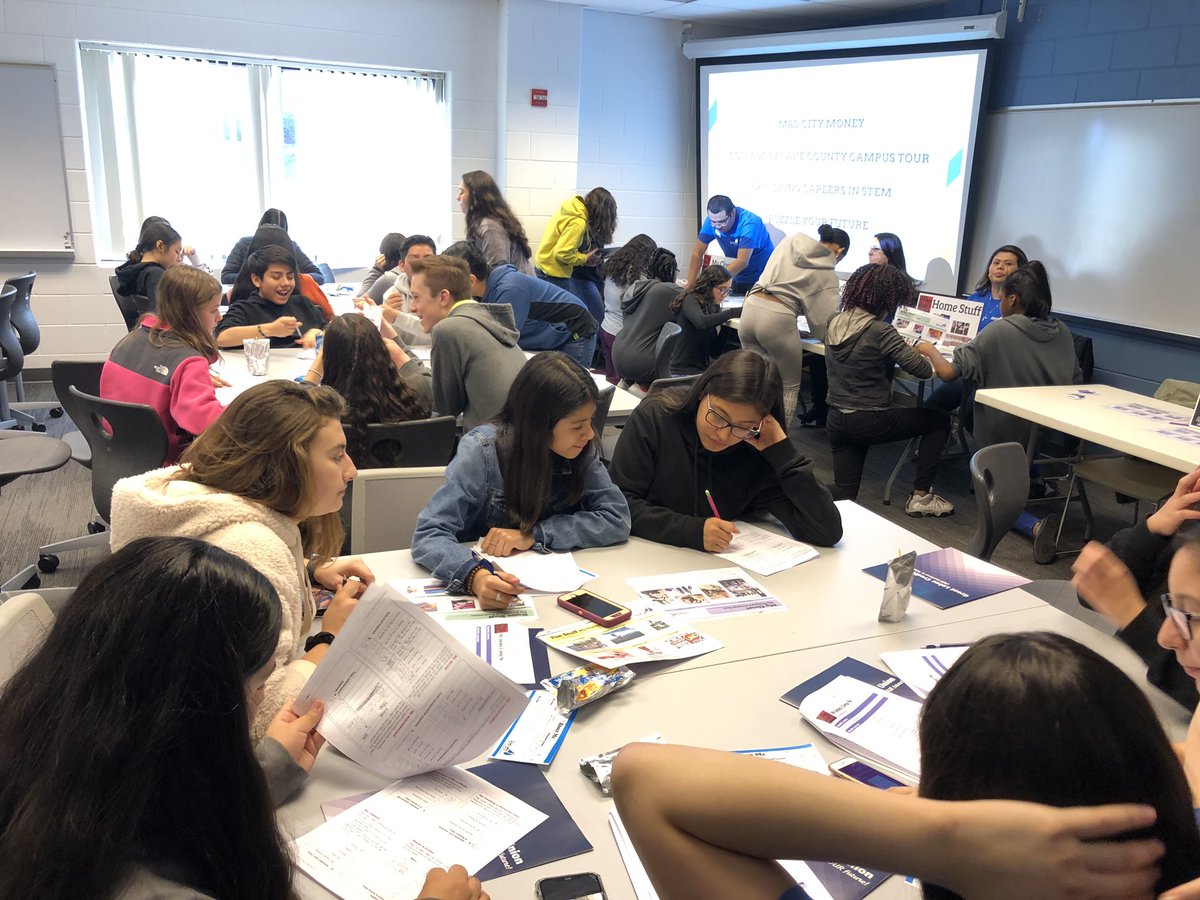 droldan116's tweet photo. 8th graders from RLMS completing a personal finance simulation at the College of Lake as part of college and career day! #RLMSPride https://t.co/FOtDYbMQmh