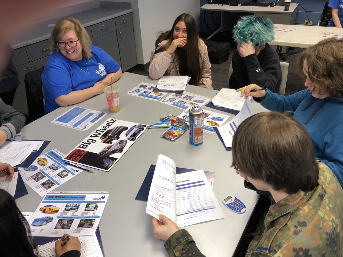 droldan116's tweet photo. 8th graders from RLMS completing a personal finance simulation at the College of Lake as part of college and career day! #RLMSPride https://t.co/FOtDYbMQmh