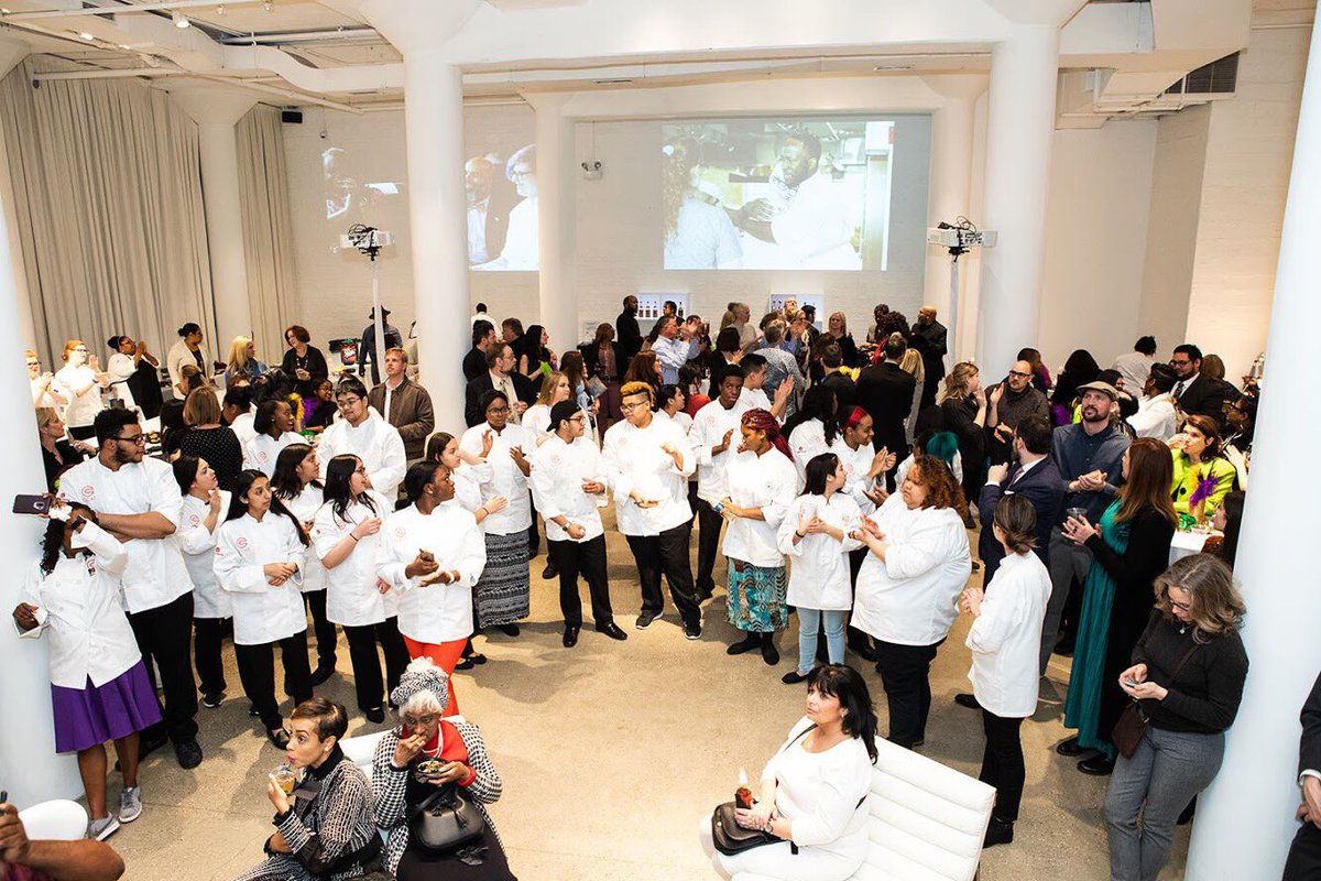 AdvancedArtsCPS's tweet photo. Our Culinary students represented #aapg37 at the annual @ccapinc #CCAPChicago fundraiser to support careers in culinary arts! Here we have Farrah Phelps & Vincent Lee, mingling with other students and donors!
#CCAPStudents
Images taken by: @ToriSoperPhoto https://t.co/Db23aeFH1K