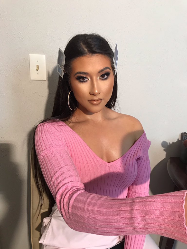 arielle_espana's tweet photo. So i did this girls makeup a few weekends ago and i am still obsessing over how gorgeous she looked https://t.co/QPeYbFNTE7