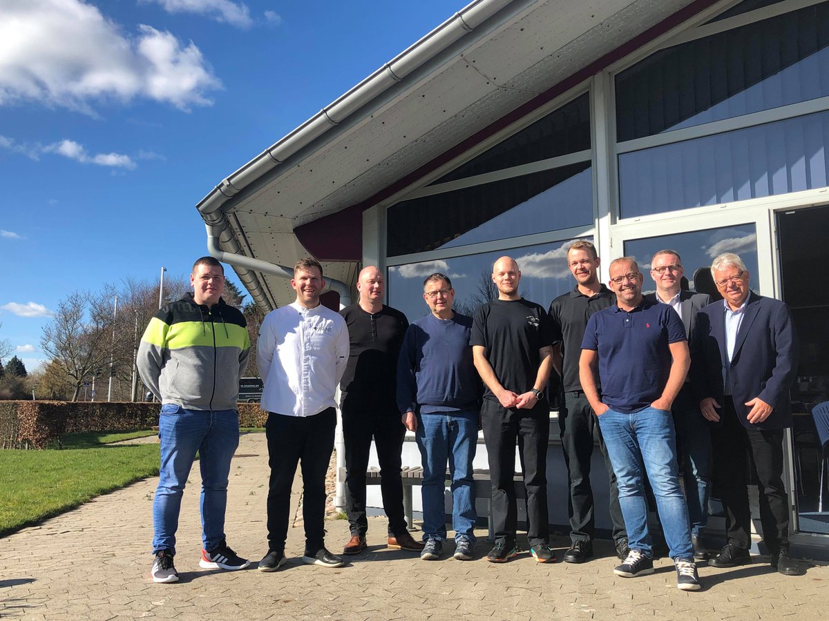 Today HOUNÖ’s #Chef de Cuisine Martin has done magic in our showroom resulting in a host of delicious specialities for a group of Danish #butchers. Thanks to #Ingvald Christensen for bringing this exciting opportunity to our company. 🥩
#houno #denmark #slagterstiller #karljohan