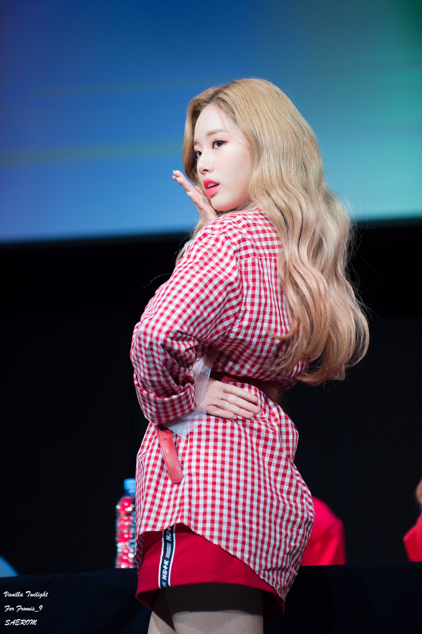 D2B7i9dUcAAAcGJ.jpg:orig