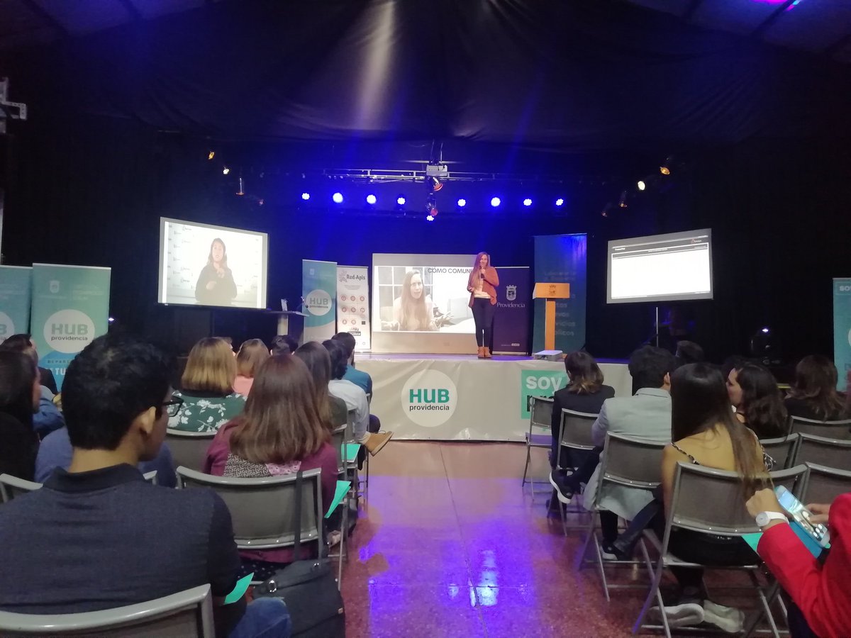 hubprovidencia's tweet photo. #Ahora | Javiera indica que su emprendimiento #RedApis inició para facilitar la integración de personas sordas a las actividades diarias como ir a clases o pagar servicios. "La tecnología de Red Apis facilita la inclusion con el sistema de video-interpretación Vi-Sor", explica. https://t.co/70MM9iWZTv