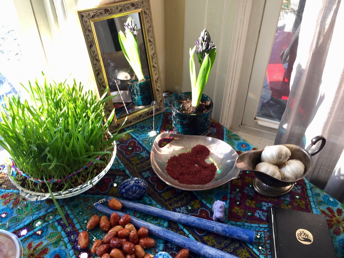 kellyowarrior's tweet photo. #SpringIsComing it always does... #RedNotDead 💅💄👛☔️🍀🌹 #nowruz #haftseen #March20 u coming over B’s for some #SpringEquinox #world 🗺 is a complex & wonderful #diverse place ~ i know what #blessed means #ComingHome DM for info 🐥🏚🌈 #HouseOfLabour 😮😂😘 #yyz https://t.co/YUWZAjkpDL