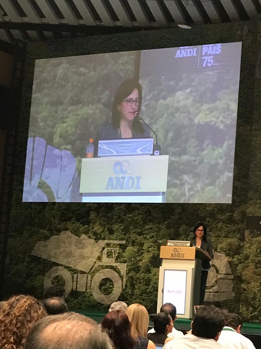 comisioncreg's tweet photo. A esta hora, la experta comisionada María Claudia Alzate habla en #ColombiaGenera sobre subastas de energía, las fuentes renovables no convencionales y su penetracion en Colombia: Regulación para su desarrollo. https://t.co/wipDJAQTIE