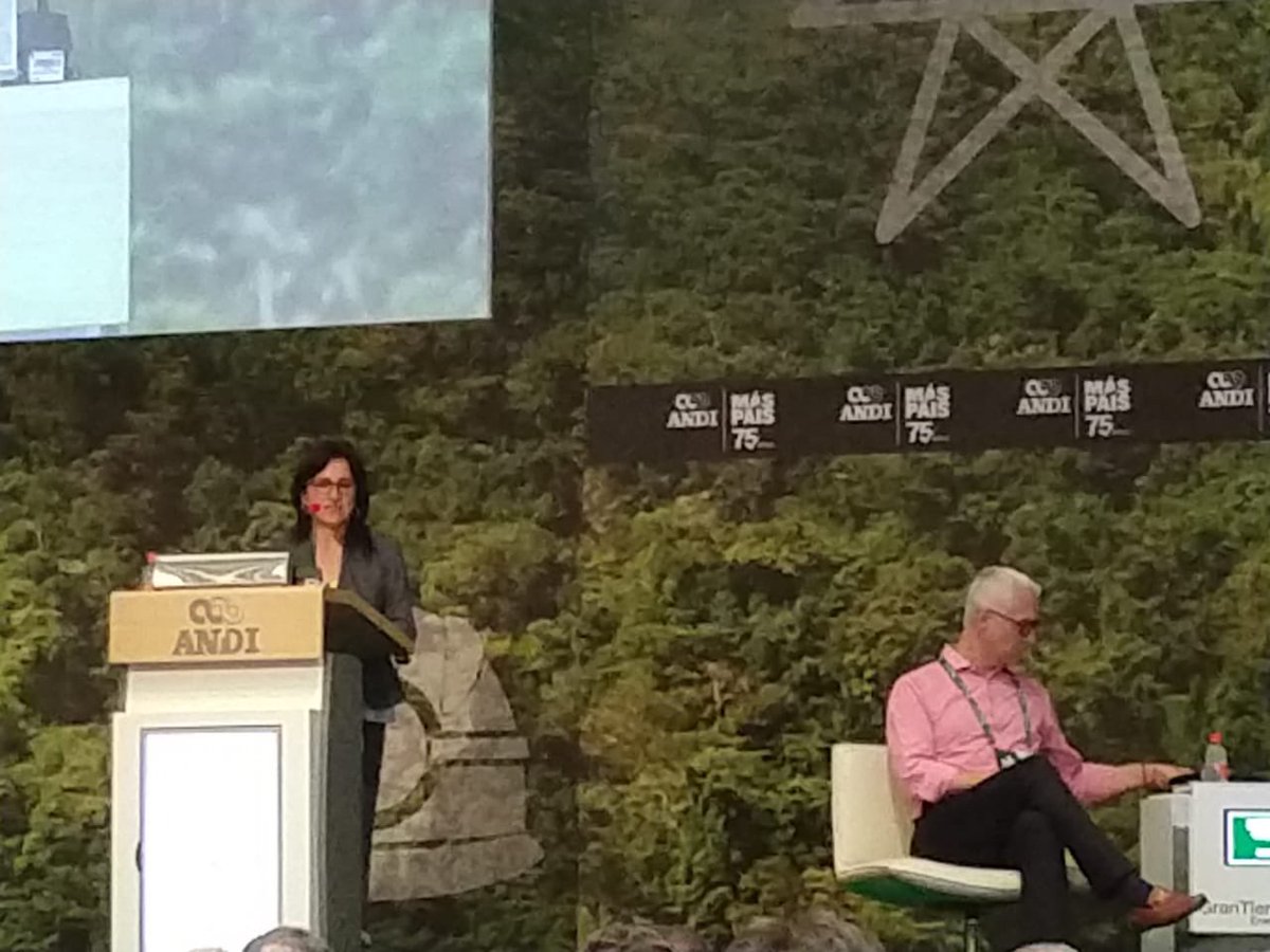 comisioncreg's tweet photo. A esta hora, la experta comisionada María Claudia Alzate habla en #ColombiaGenera sobre subastas de energía, las fuentes renovables no convencionales y su penetracion en Colombia: Regulación para su desarrollo. https://t.co/wipDJAQTIE
