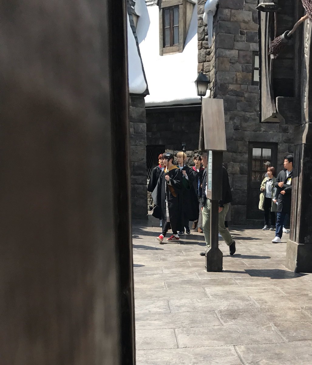 170412 >_____< Taeil, Taeyong, Doyoung, Yuta & Winwin spotted by OP at Japan tl film "NCT LIFE in OSAKA!" (3) 1st pic: op spotted taeil on minimarket in Japan.2nd pic: the boys are having fun in Universal Studio in Japan on Harry Potter Land! 