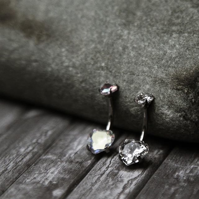 DPinkushion's tweet photo. Double jewelled, #internallythreaded #titanium #navel bars available for healed #piercing #navelpiercing #bananabells #sparkly https://t.co/YM0yAOulBM https://t.co/xKM83C9YJn