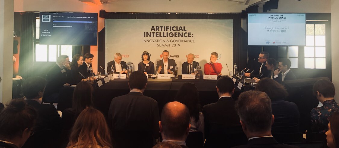Marek Havrda at the Strategic Roundtable: European states need to re-connect with the citizens. And there is already a tool for that - #elementsofai, a free online mooc teaching the basics of #AI #politicoAI