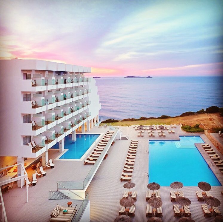 SolBHIbiza's tweet photo. Sol Beach House Ibiza es un paraíso. ¿Vienes a comprobarlo? #Regram #SolBeachHouse #Ibiza https://t.co/iPeVV2Z1lg