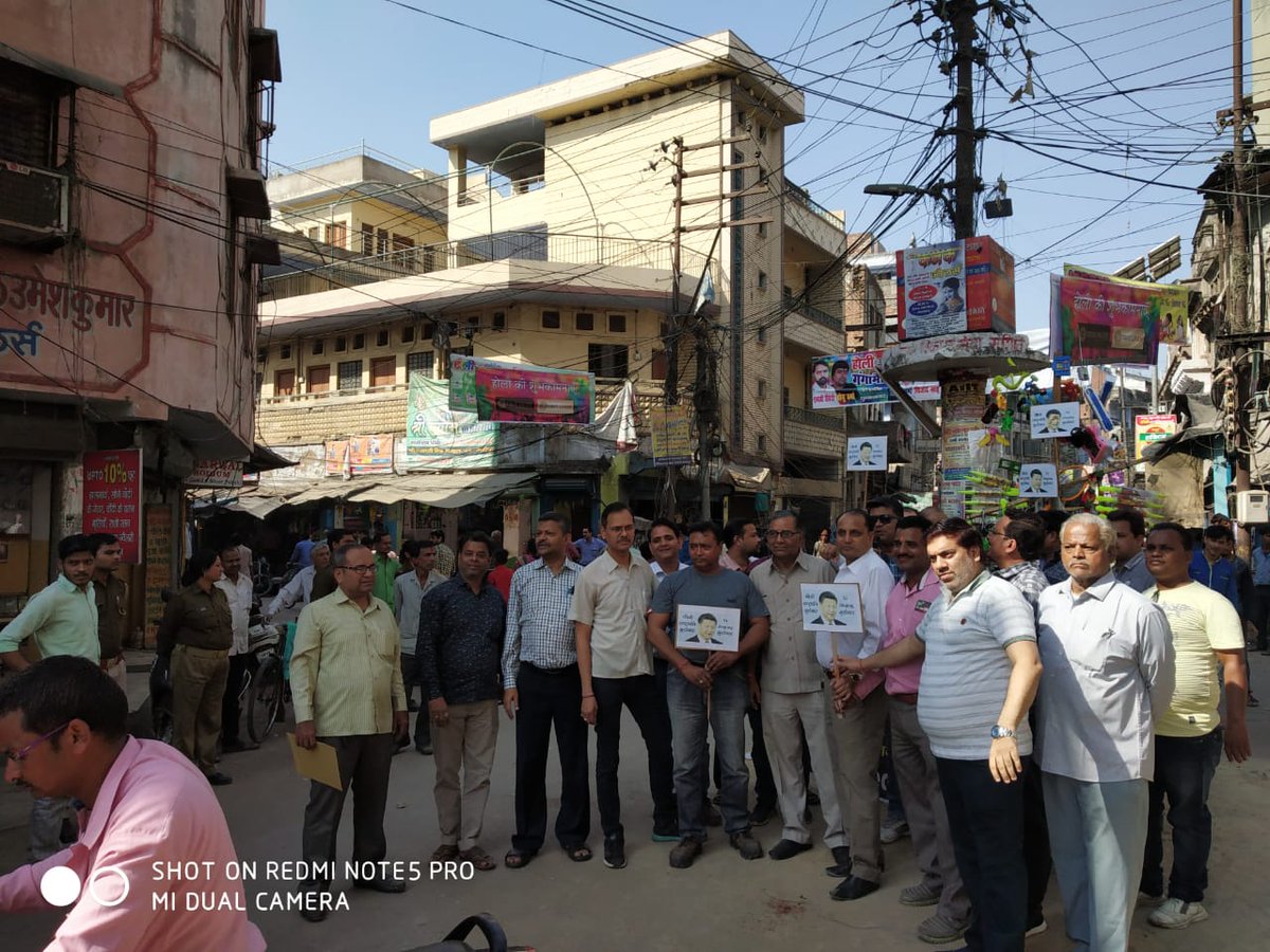 CAITIndia's tweet photo. Picture of Kanpur traders of @TEAMCAIT burn Holi of Chinese Goods #BoycottChineseProducts @PANKAJ78542412 @praveendel @BCBHARTIA @sumitagarwal_82 https://t.co/KkOeNQ5Is2
