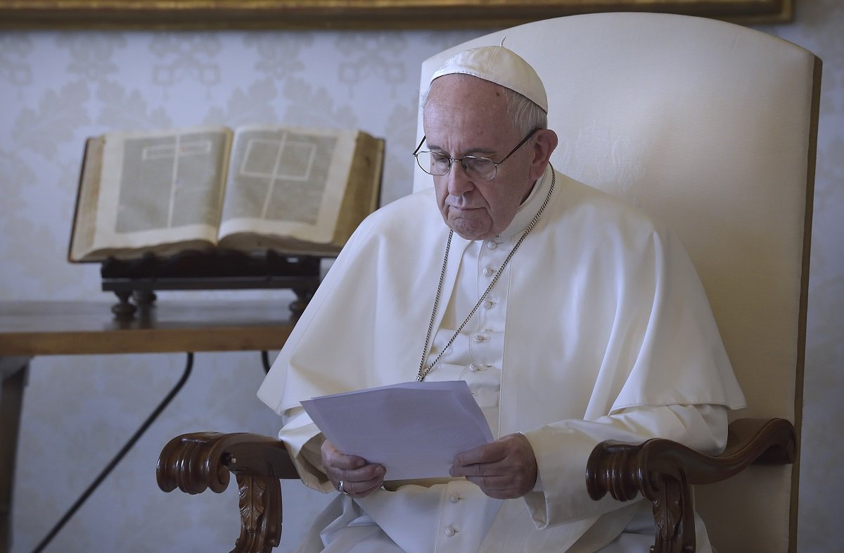 notiveri's tweet photo. Perché è Pechino a non volere l’incontro con Francesco: A spingere maggiormente per la storica stretta di mano è il Vaticano, mentre una certa freddezza – un sospetto “culturale”, verrebbe da dire – è di casa a Pechino. Non a caso qualche giorno fa un… https://t.co/KW4nL322sv https://t.co/RV0u9o9whZ
