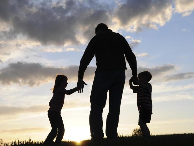 StellaeLectio's tweet photo. No hay pincel capaz de pintar el amor de un padre hacia sus hijos.

A todos esos padrazos del mundo. 
A todos los Josés, Josefas, Pepes y Pepas. 

Feliz día de San José, feliz Día del Padre.

#felizdíadelpadre #SanJosé #Diadelpadre #19DeMarzo https://t.co/Qf9mmnAHnV