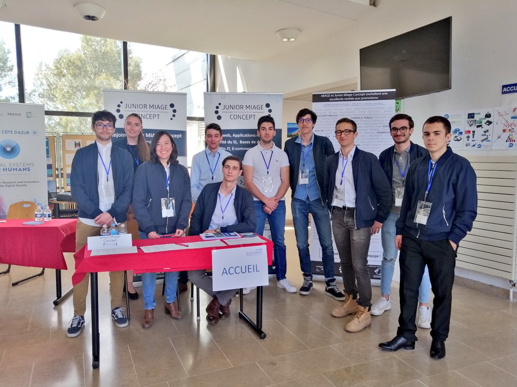 MarionPoesy's tweet photo. L'équipe @JMCNice est prête pour accueillir les entreprises à notre forum de l'alternance ! 😊��🏻 #WeAreJE #JMC #MIAGE https://t.co/paOXiIN6Ih