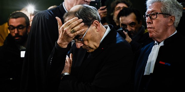 lalibrebe's tweet photo. Cet abbé choque en plein scandale de pédophilie: "Ce sont les enfants qui cherchent de la tendresse" https://t.co/ywstEUeGwM https://t.co/wwwbK9l4HH