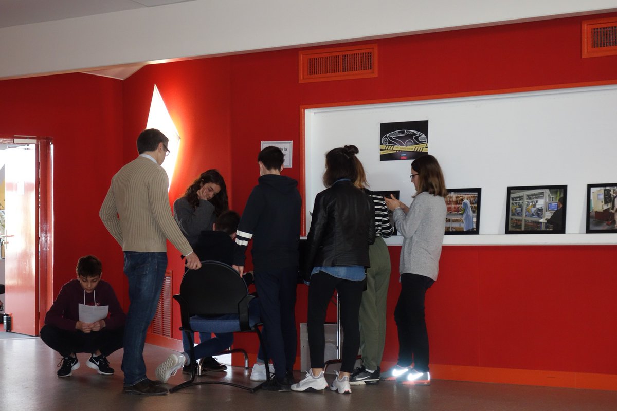 uimm_21's tweet image. [ 📢#SemaineIndustrie ]
Pour ce 2e jour de la Semaine de l'industrie, nous accueillons à nouveau une classe du collège Malraux ! 
➡️Ils ont pu découvrir des métiers industriels de manière ludique et les gagnants ont remporté des places d'Escape Game pour la salle #MissionSpatiale