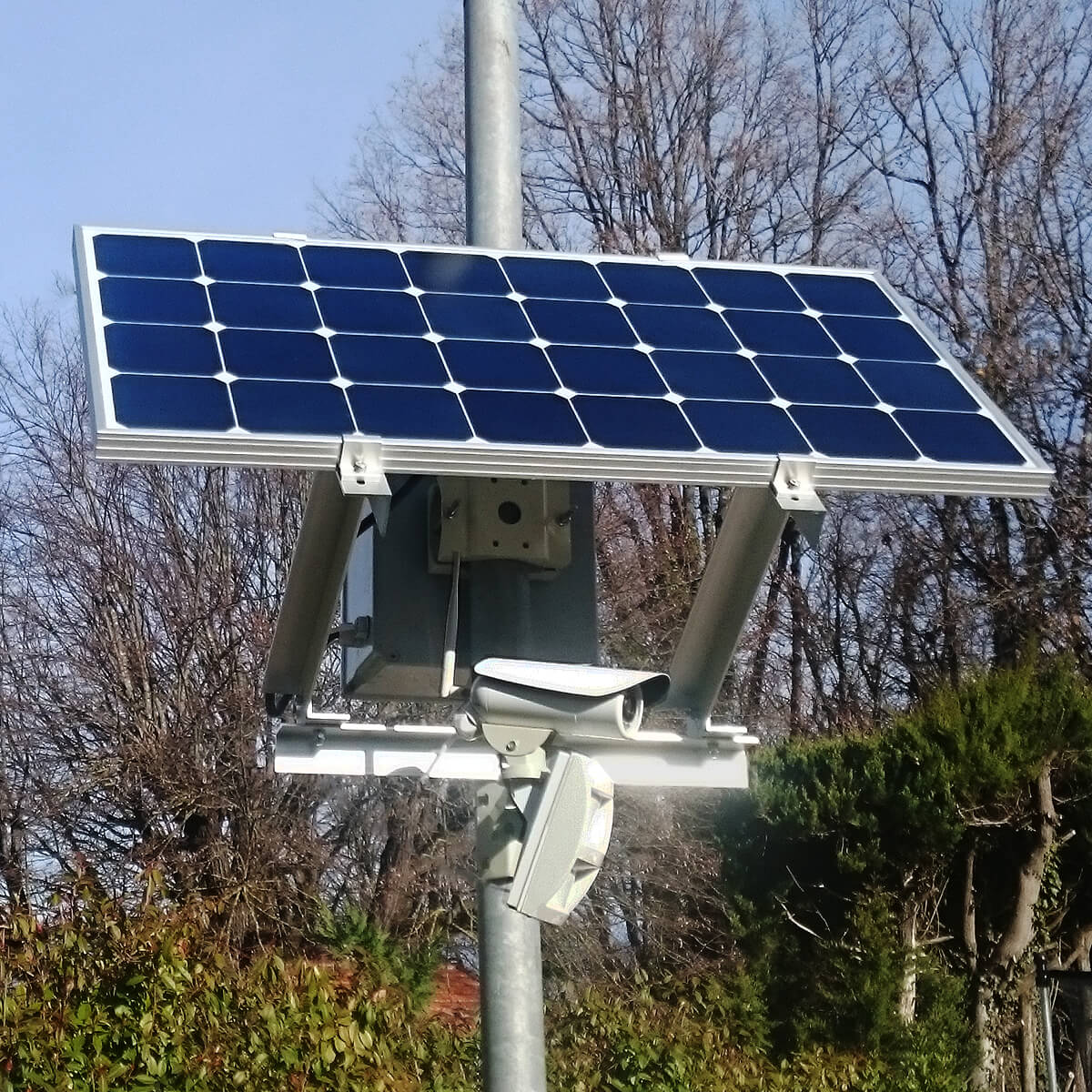 solairegenerat1's tweet photo. Notre solution caméra solaire d'Active Media Concept permet de superviser et sécuriser une zone de travaux (BTP), de gros chantiers de construction, des parkings, places de village, déchetteries ou encore des zones isolées. https://t.co/OhIGBDSbfL