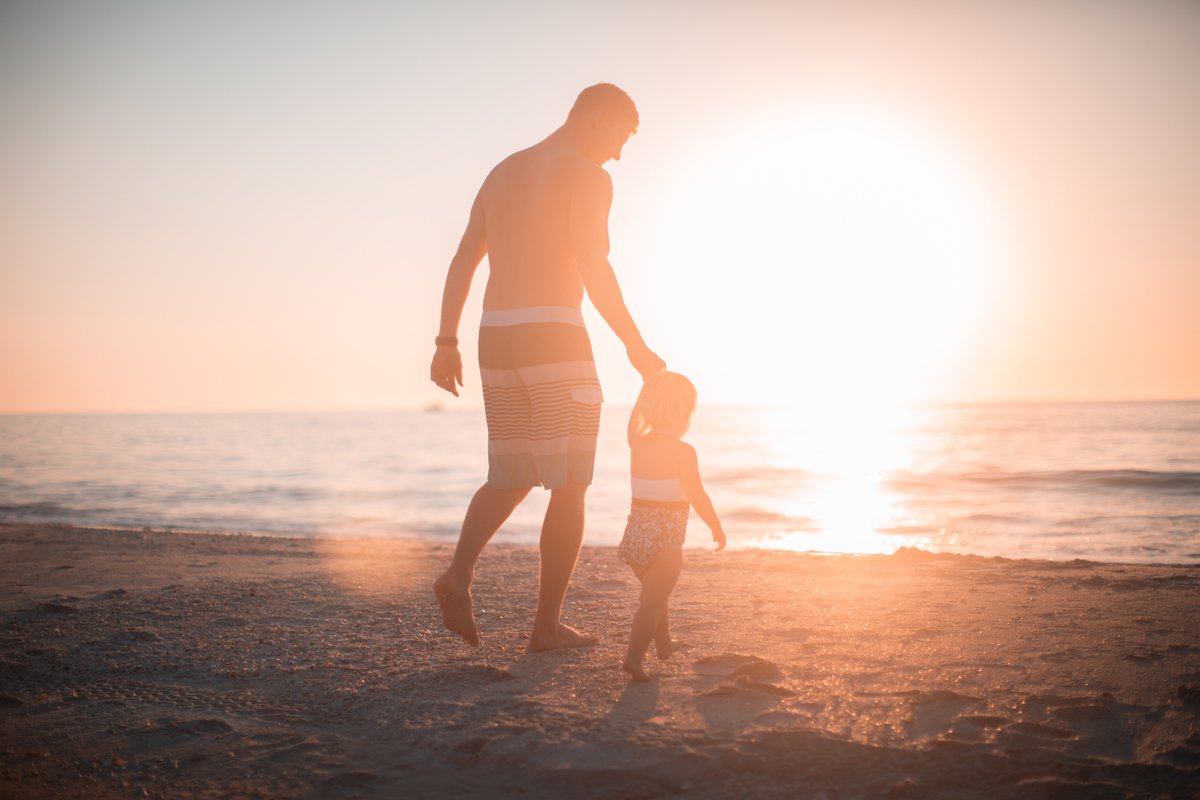 Ciatusicily's tweet photo. Fanno con piacere i lavori di casa, accudiscono i figli e hanno compagne super indipendenti.
Ai papà moderni ma anche a quelli più "antichi", noi di #Ciatu vogliamo augurare una buona #FestaDelPapà.
Perché è vero che la mamma è sempre la mamma, ma anche i papà non scherzano mica! https://t.co/KvLn6bwuEB