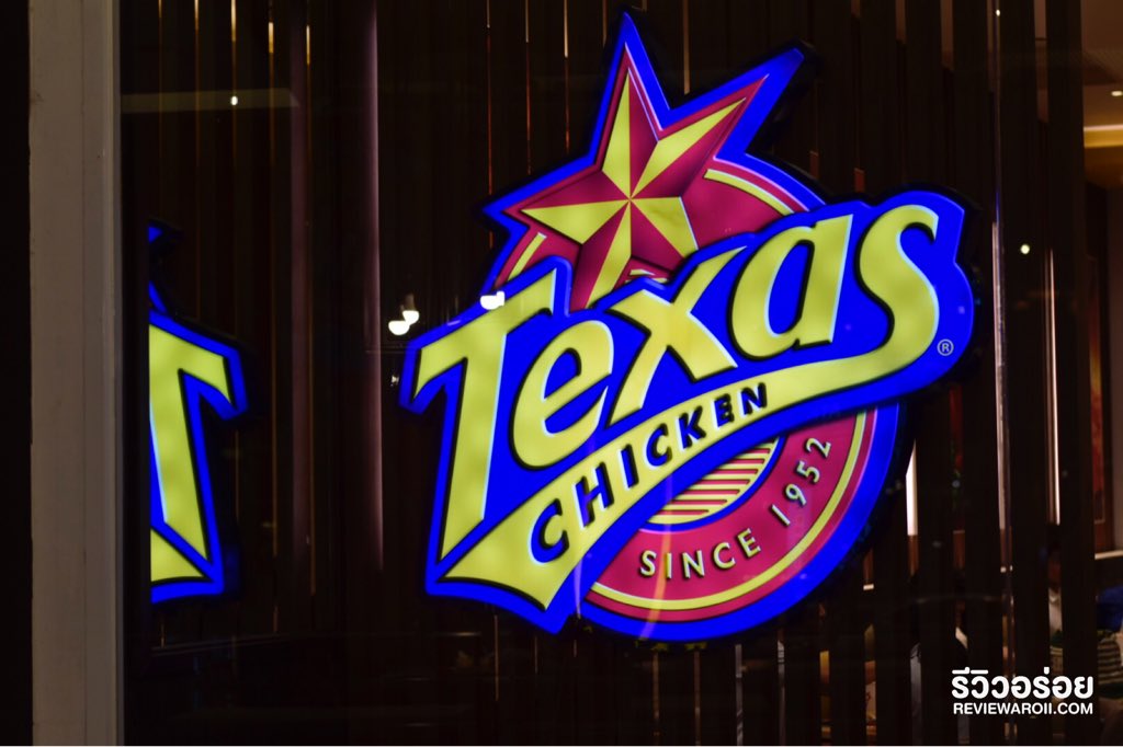 ReviewAroii's tweet photo. Texas Chicken ออก 2 เมนูสับปะรดใหม่ ชื่นใจ อะโลฮ่า สดใสรับซัมเมอร์ 🍍 สับปะรดซันเด 29 บ. กับ สับปะรดชอร์ตเค้ก 42 บ.

ไอศกรีมซอฟท์เสิร์ฟหวานละมุน ราดซอสสับปะรดเปรี้ยวหวานฉ่ำเข้ากั้นเข้ากัน ส่วนตัวชอบแบบชอร์ตเค้กมากก เค้กเสิร์ฟแบบอุ่นๆ เนื้อกรอบนุ่ม #TexasChickenTH #Alohapineapple https://t.co/l47bczCJNi