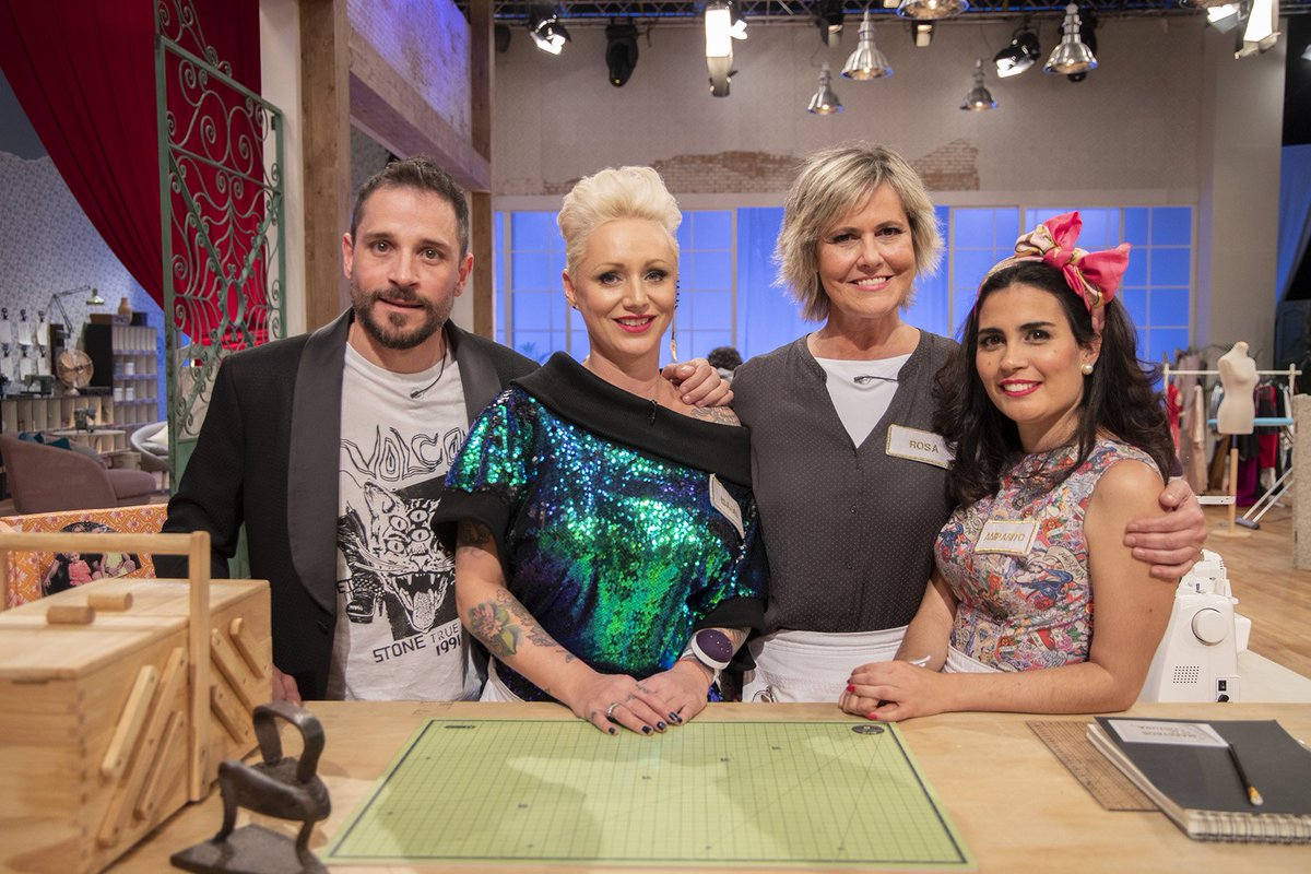 RTVE_Com's tweet photo. 🧵 @rosaMDLC2, @ToniMDLC2, @IsabelMDLC2 y @AmparitoMDLC2 lucharán por el maniquí de oro en la final de @MaestrosCostura #MaestrosDeLaCostura  👉https://t.co/gdYU5QbrHi
🗓️Miércoles 20 de marzo⏰a las 22:40 horas 📺  @La1_tve https://t.co/D4emXGE9LS