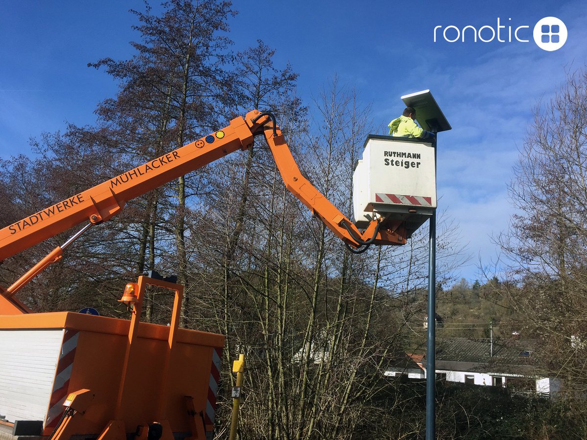 ronotic's tweet photo. RONOTIC® #Solarleuchte Ein-Mann-Montage in nur 2 Minuten!
Solar Straßenbeleuchtung am Mast montiert und betriebsbereit in 2 Minuten. #Google: https://t.co/aH02OsBA4n
#Solarbeleuchtung #Straßenbeleuchtung #Stadtwerke #Mühlacker #ROL3075 #RONOTIC #Solar_Straßenlaterne #Klimaschutz https://t.co/v2aZyRHHag