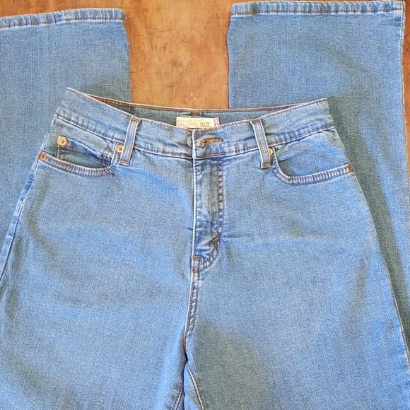 JenLovesJava1's tweet image. So good I had to share! Check out all the items I'm loving on @Poshmarkapp from @SmityZuks #poshmark #fashion #style #shopmycloset #gossip #americanrag #levis: posh.mk/YZCofelr1U