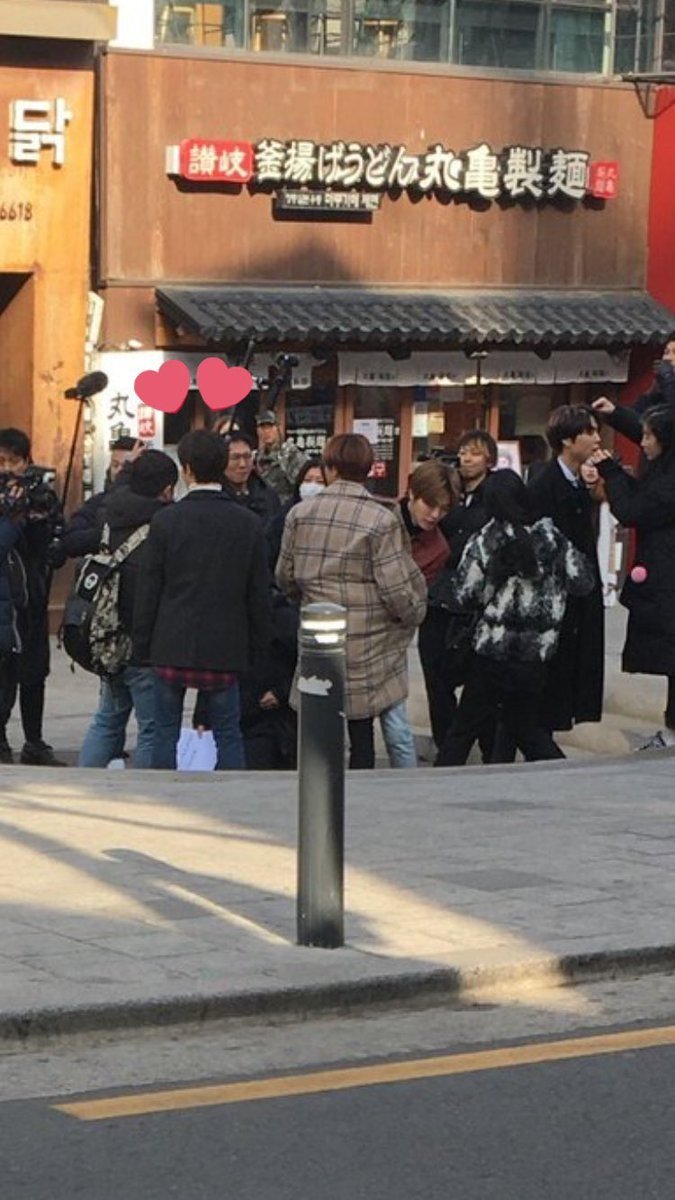 on 180119, OP saw Taeil, Yuta, Johnny, amd Haechan, op said the boys were filming something in Hongdae! ♡ (2)