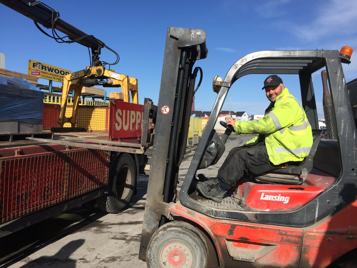 FirwoodTimber's tweet photo. You'll always be greeted with a smile and an helping hand @FirwoodTimber https://t.co/2xg10UWwTp