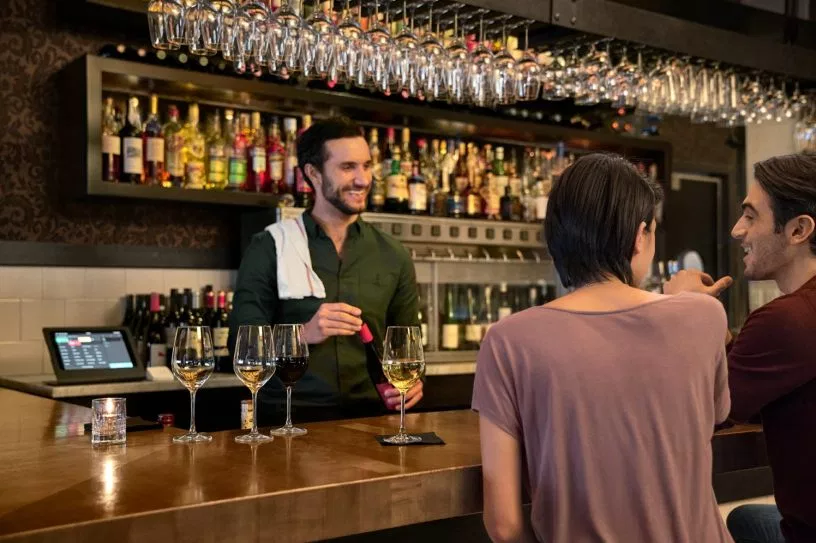 4 Tips for Successfully Managing Bar Business #makingafinancialplan #commercialwinecoolerundercounter #barbusiness #displaycounters #icecoolers #winecoolers #extrafinances bit.ly/2OetcBW
