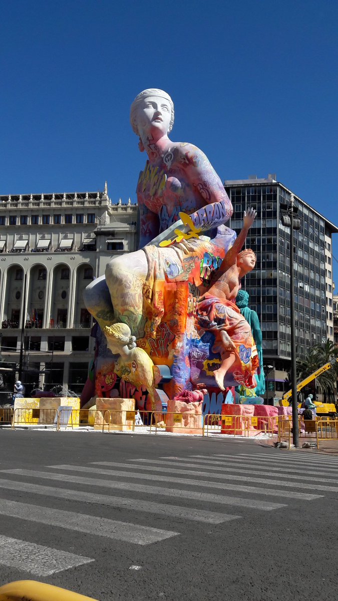 CWZwitser's tweet photo. Esperando la ultima mascleta de las fallas 2019 https://t.co/qT6NHJ55YG