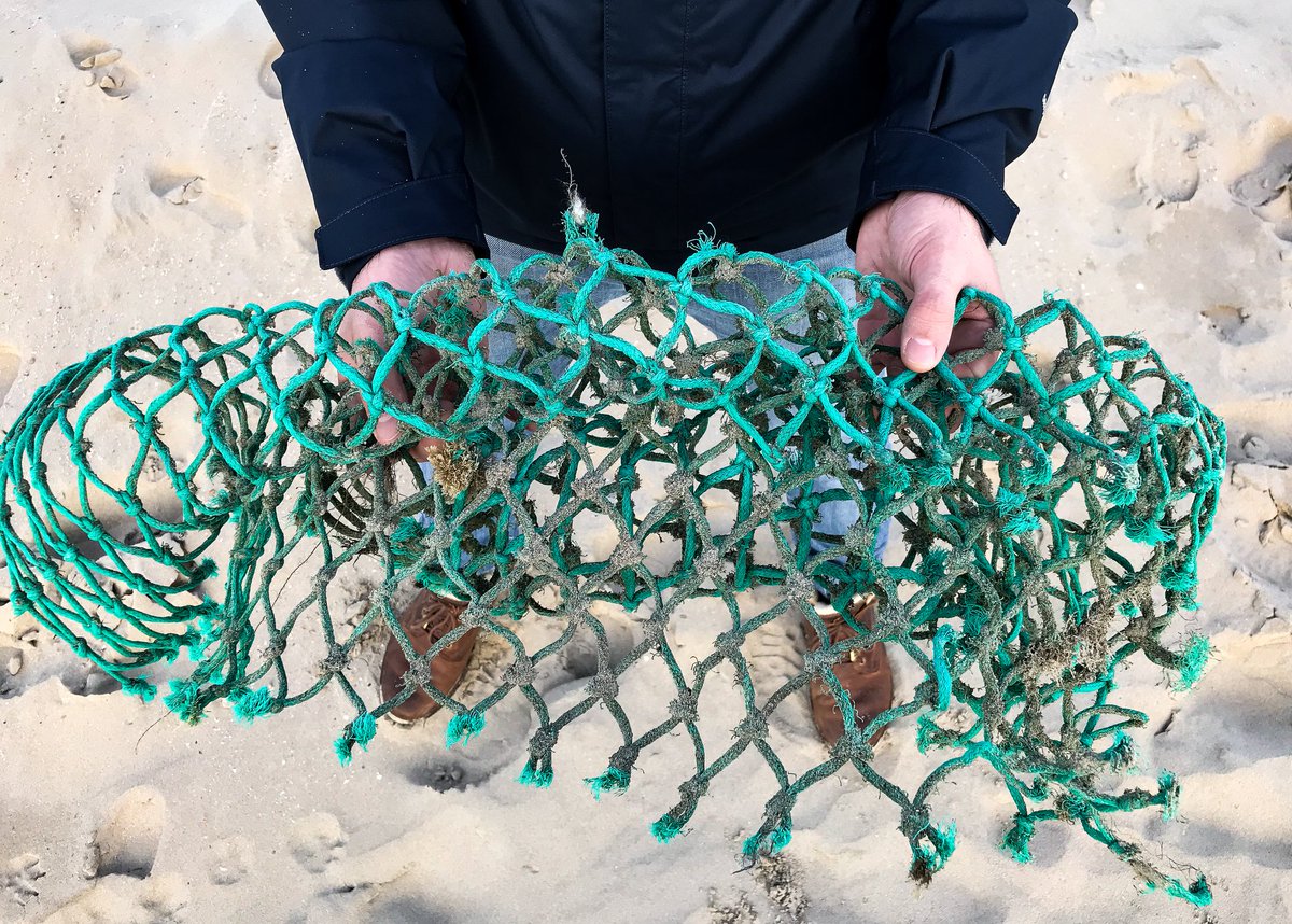 vcutrecht's tweet photo. #PlasticBucketChallenge wil het groeiende probleem rondom plastic aanpakken. Dit doen ze door het organiseren van clean-ups. Tijdens de Nacht van de Vrijwilliger Utrecht 2019 gaan ze samen met jou de straat op om #Utrecht schoner te maken. Doe je mee? https://t.co/tVSIBCyS1R 🐋 https://t.co/Vi7FOyGw9V