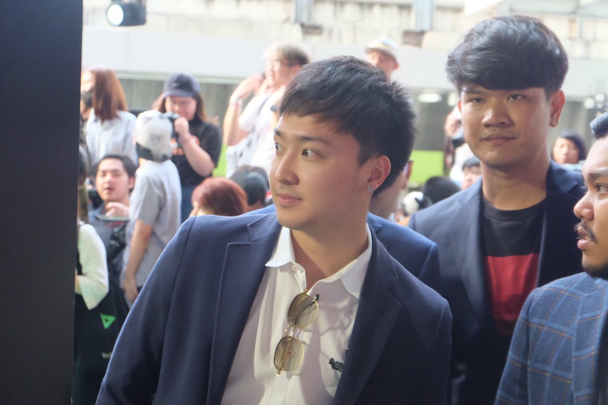 sasikarn_oa's tweet photo. วันนี้ขอมาหาศิลปินหน่อยสิ @brightidol_af9 #JOOX
#JTMA2019
#BrightWitchawet
#2ndHandMan https://t.co/cszlYyRpCK