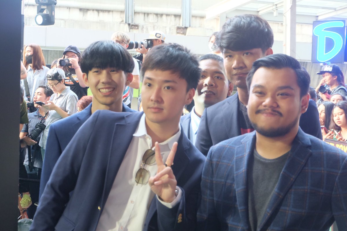 sasikarn_oa's tweet photo. วันนี้ขอมาหาศิลปินหน่อยสิ @brightidol_af9 #JOOX
#JTMA2019
#BrightWitchawet
#2ndHandMan https://t.co/cszlYyRpCK