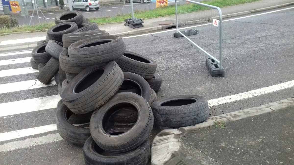 InfoLineGilets1's tweet photo. Info blocage 92.2 c'est fini. À  la prochaine Grève Active https://t.co/3XROIXv6Bb