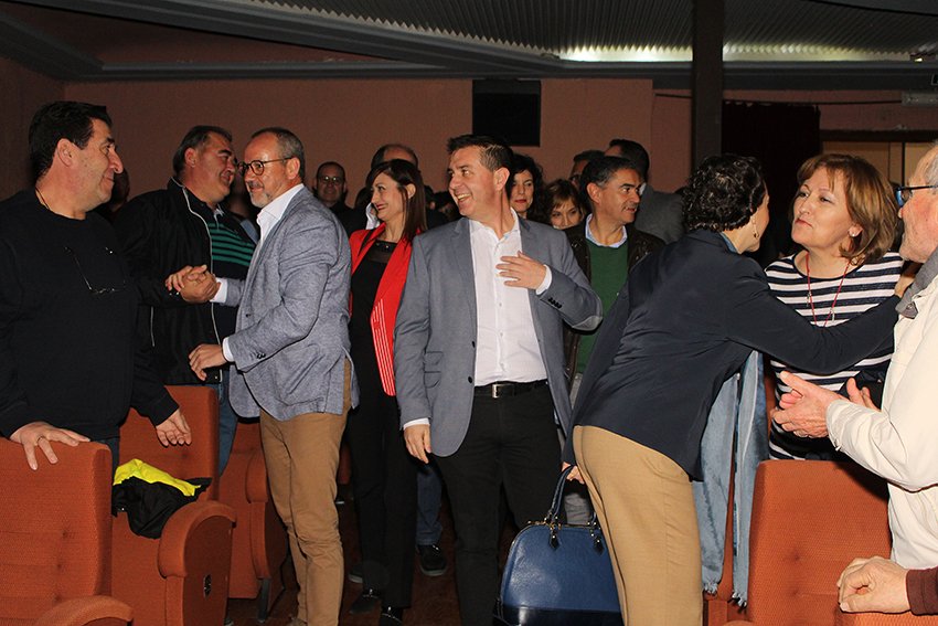 PSOE_Vdo's tweet photo. Un GRAN TEATRO A REBOSAR!! Gracias a todxs #PSOE #PsoeVdo #municipales2019 #mayo2019 #eleccionesmunicipales🌹 https://t.co/sR56P9twTH