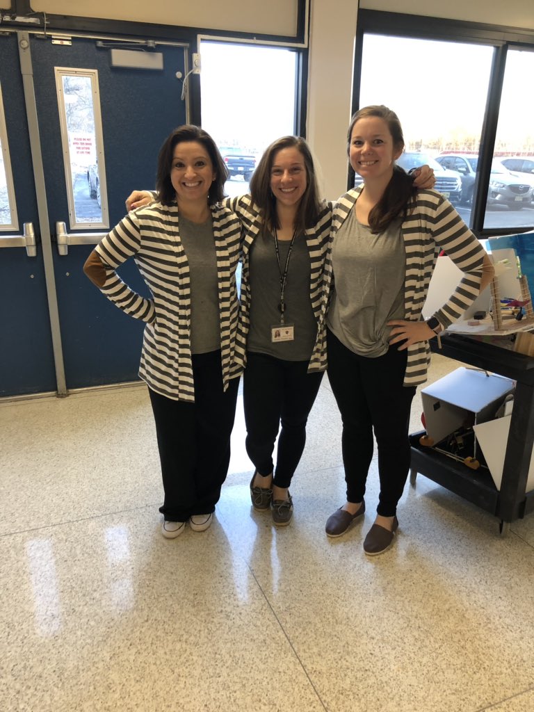 ms_sweeney_stem's tweet photo. #TwinDay we have been waiting for this day all year! @mspurciello @WestEssexMS https://t.co/WiIuFjaMDy