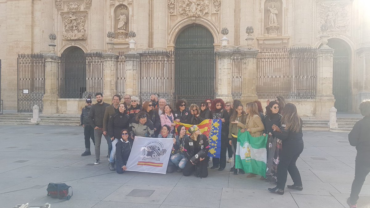 OndaCeroJaen's tweet photo. Ahora #EnDirecto @MesaPiqueras dialoga con las #mujeres moteras que han salido esta mañana desde el @AytoJaen https://t.co/JvhIA3h44j https://t.co/r1VlXUUXaz
