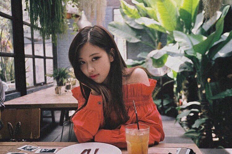 bIackpinkaus's tweet photo. 𝘤𝘩𝘢𝘦𝘭𝘪𝘴𝘢 𝘴𝘰𝘤𝘪𝘢𝘭 𝘮𝘦𝘥𝘪𝘢 𝘢𝘶

- 𝐬𝐨𝐮𝐥𝐦𝐚𝐭𝐞𝐬 -

In which every time you listen to a song, your soulmate hears it too.
Chaeyoung and Lisa both hate their soulmates more than anything. https://t.co/SE1aDEbuGo