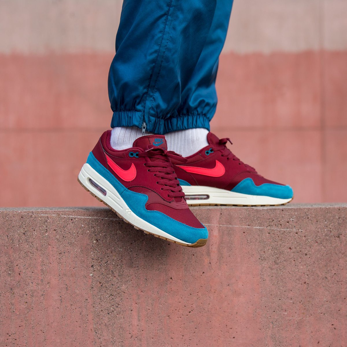 nike air max 1 team red green abyss