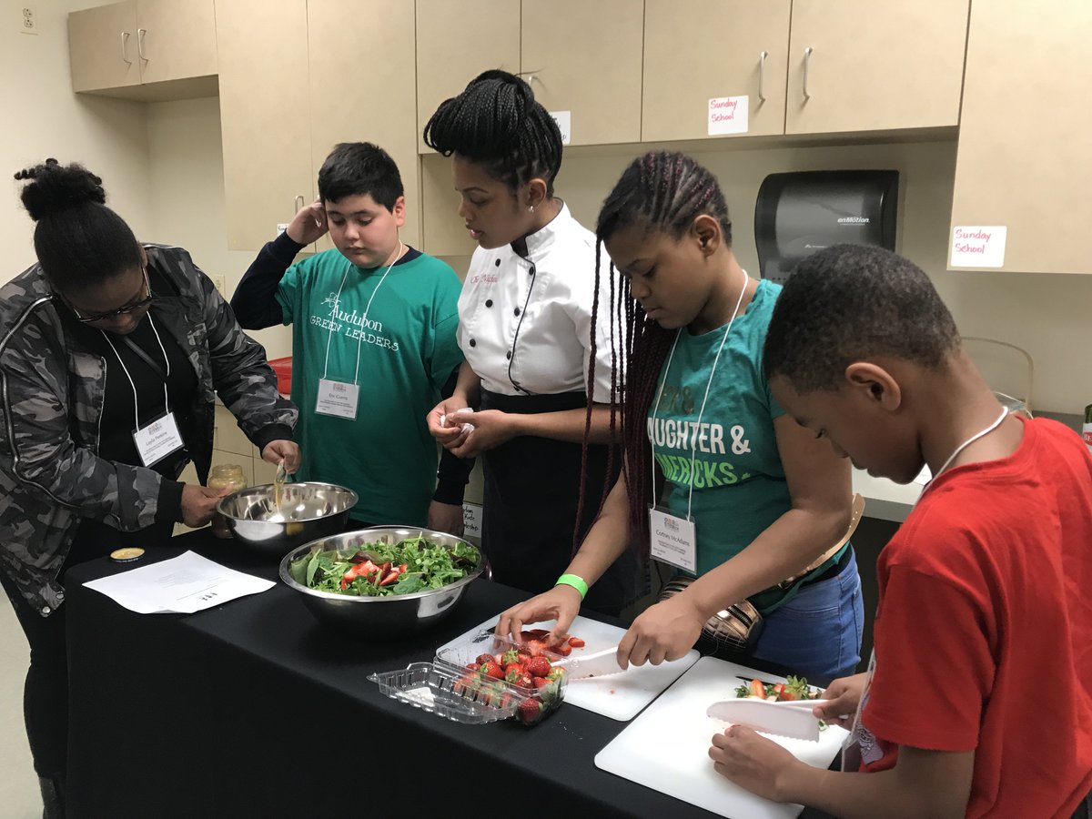 HandsOn_Class's tweet photo. Last weekend, Hands On presented two workshops at Baltimore's STEMx event. We were joined by other community groups from the area and representatives from McCormick, a GMA SEF supporter! https://t.co/8fyDHzi25X