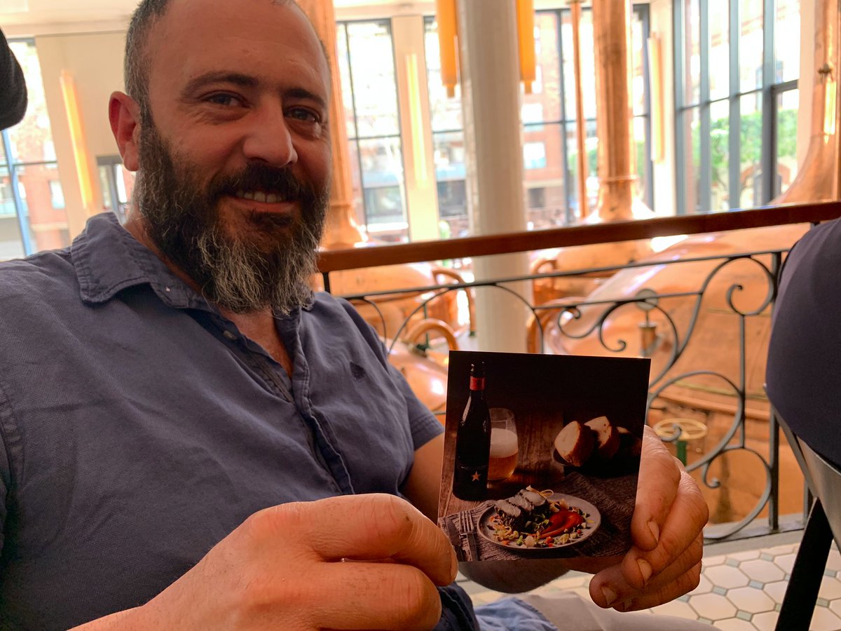 MARIMORENAREST's tweet photo. Avui, a la presentació de la #RutadelBacallà mirant la foto del nostre plat a la portada de la guia de la Ruta. Us hi esperem a #MarimorenaBCN amb un suculent menú degustació de #bacallà. Del 28 de març al 14 d’abril. https://t.co/6Y1bpI4m9F