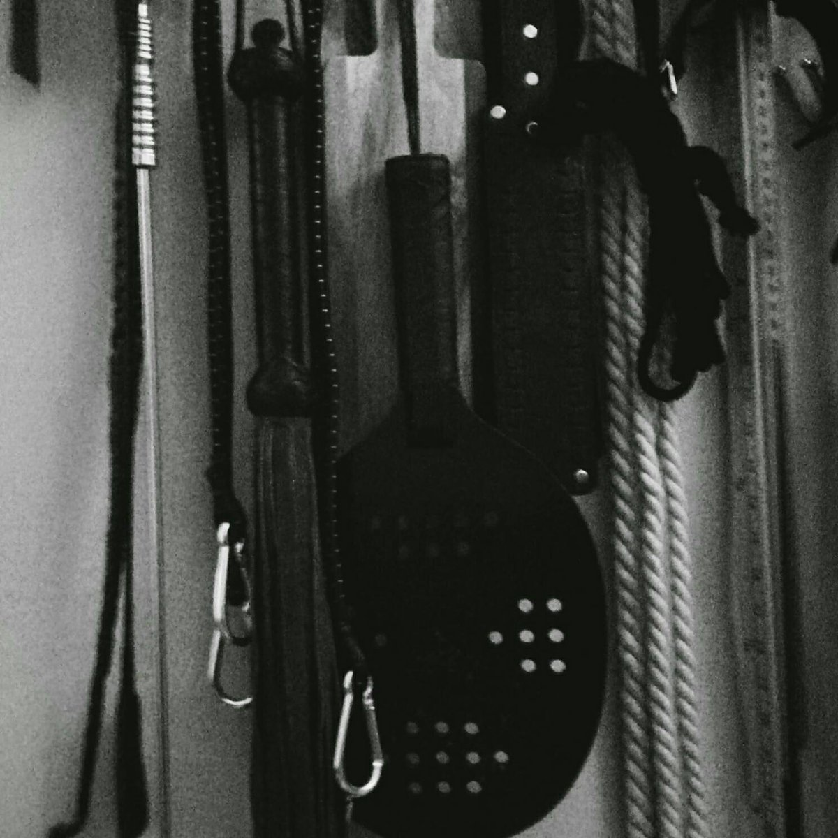 Master_Wolfgang's tweet photo. Sometimes I forget what my bedroom wall looks like to strangers... until a tradie comes in to do some repairs and leaves white as a sheet.
#toolsofthetrade #DomProblems #BDSM #kinklife #lifestylekinkster https://t.co/rjqLf2II06