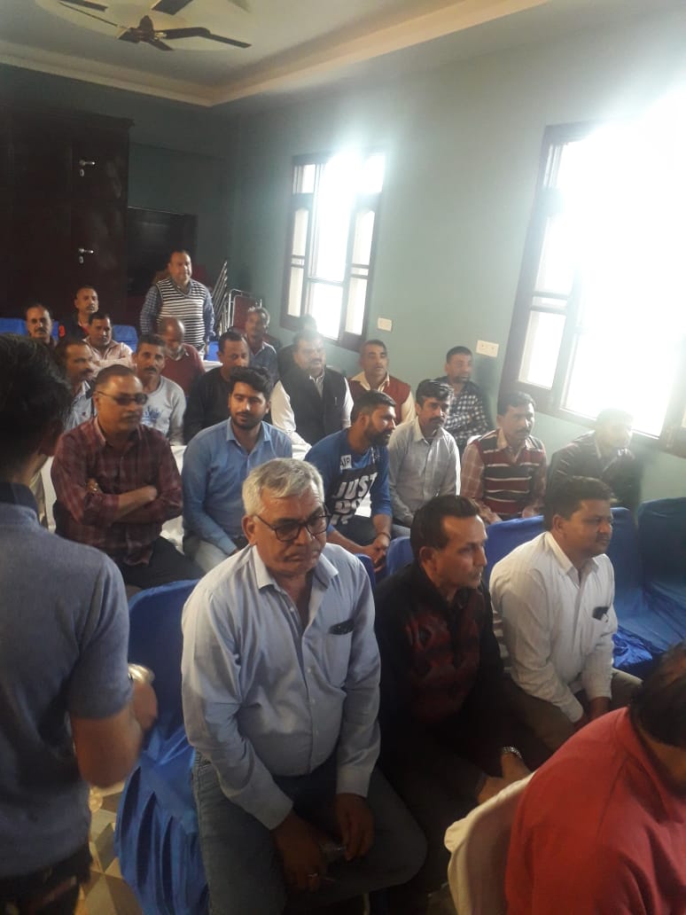 Mohan Lal Kaith, SSP Traffic Rural Jammu held a meeting with transport unions of passenger buses, matador operators and other stakeholders on 19.03.2019 in District Kathua. <a href="/Traffic_hqrs/">J&K Traffic Police</a> <a href="/JmuKmrPolice/">J&K Police</a>