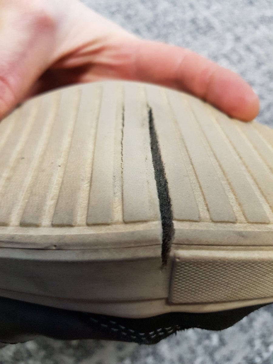 ChrisDougoud's tweet photo. @ECCOshoes
I bought three pairs of Ecco shoes lately. Two pairs smell like cat pee. The last pair has both soles cracked with water coming in. 
Did I buy the wrong models or is that the quality that I should expect from £100 shoes?
Happy to discuss that we you.

+44 7453706475 https://t.co/wLnYl1R1tR